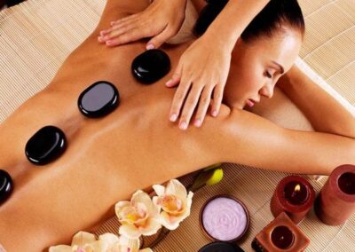 massage aux pierres chaudes 600x450 1