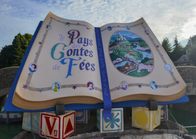 Pays des Contes de Fees marquee