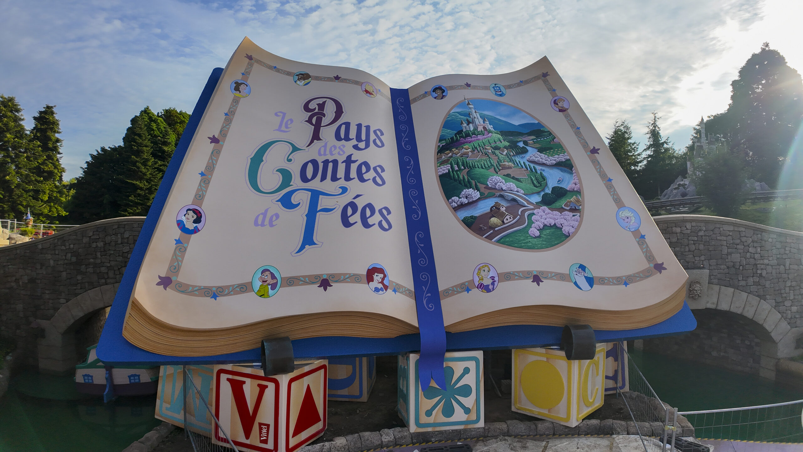 Pays-des-Contes-de-Fees-marquee Pays des Contes de Fees marquee scaled